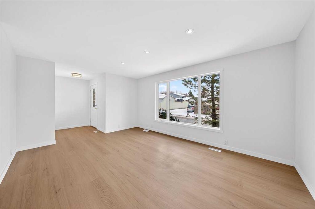 Picture for 14 Aberdare Crescent NE