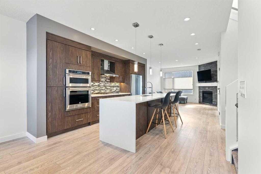 Picture for 935 Regal Crescent NE