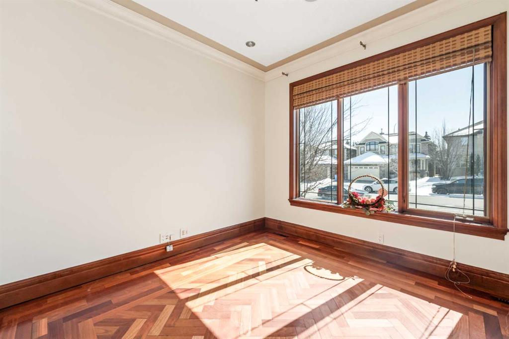 Picture for 8 Coulee Park SW