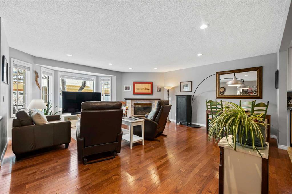 Picture for 38 Richelieu Court SW