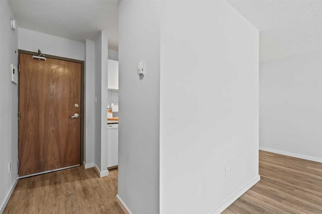 Picture for 204, 310 4 Avenue NE