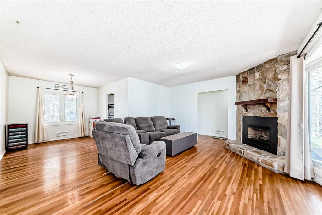 Picture for 2215 37 Street SW