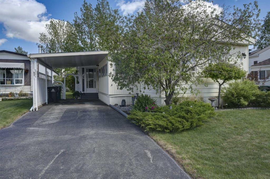 Picture for 221, 99 Arbour Lake Road NW