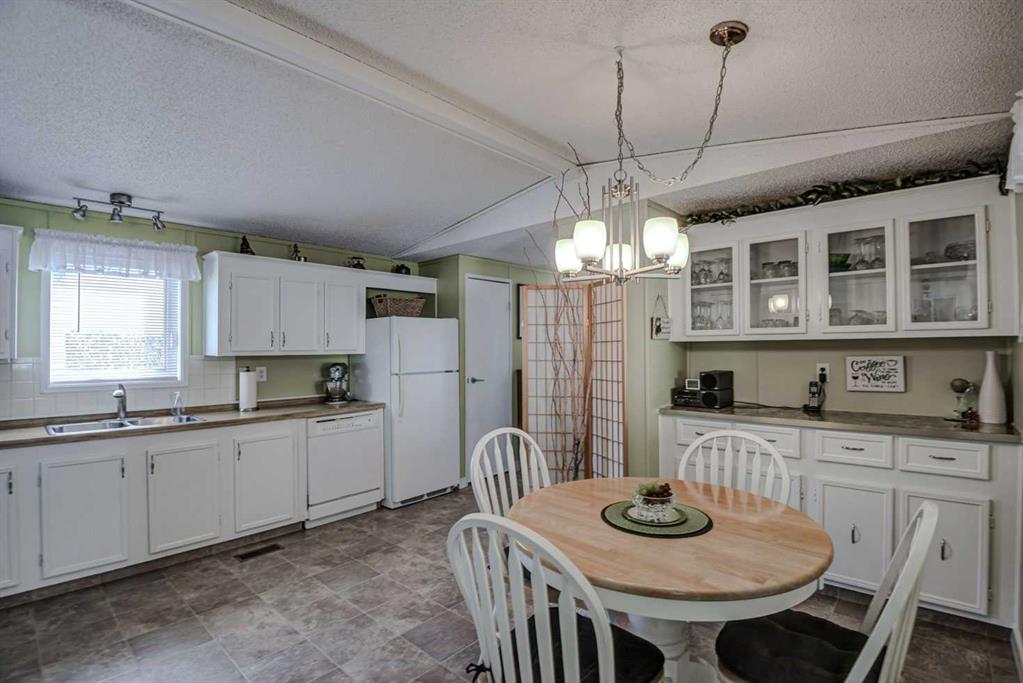 Picture for 221, 99 Arbour Lake Road NW