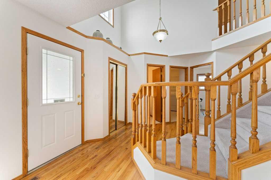 Picture for 62 Edgebrook Heights NW