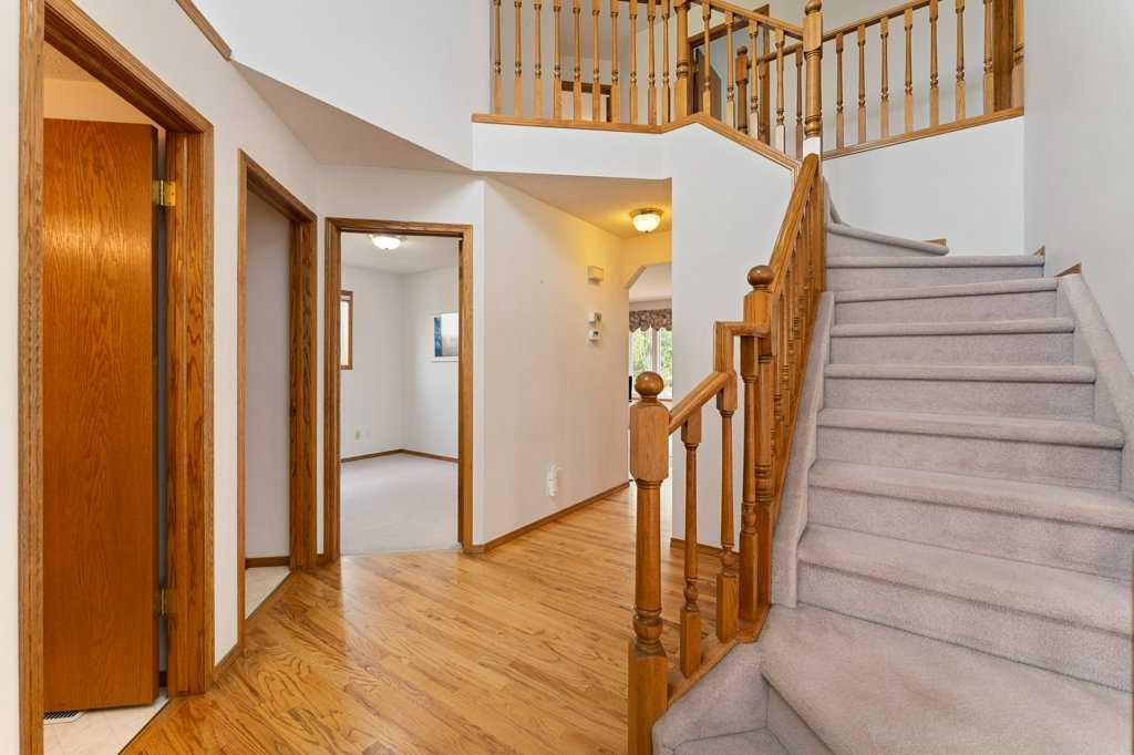 Picture for 62 Edgebrook Heights NW