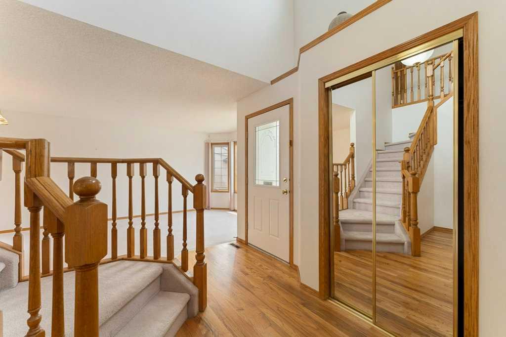 Picture for 62 Edgebrook Heights NW