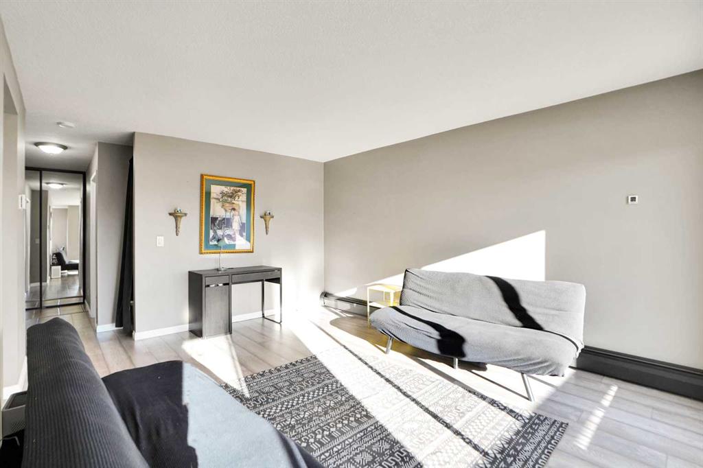 Picture for 202, 1529 26 Avenue SW