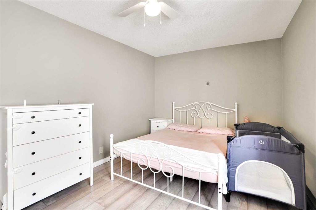 Picture for 202, 1529 26 Avenue SW