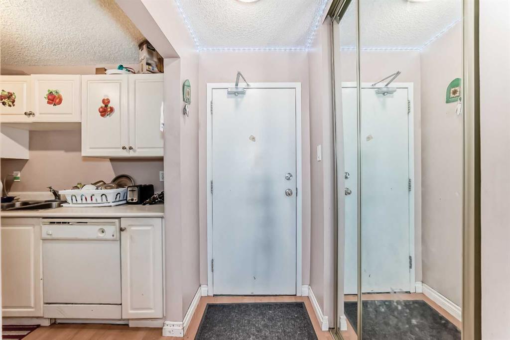 Picture for 623, 30 Mchugh Court NE