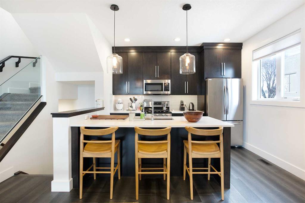 Picture for 2, 2816 34 Street SW