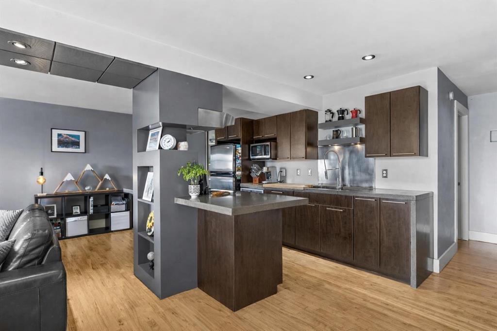 Picture for 5, 1530 26 Avenue SW