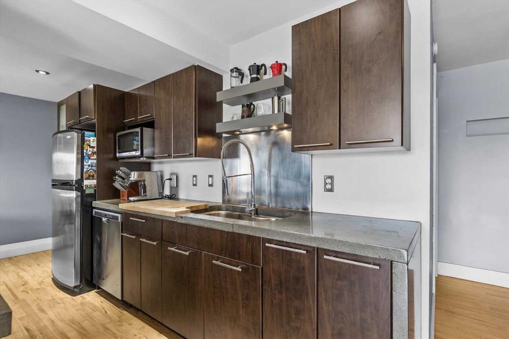 Picture for 5, 1530 26 Avenue SW