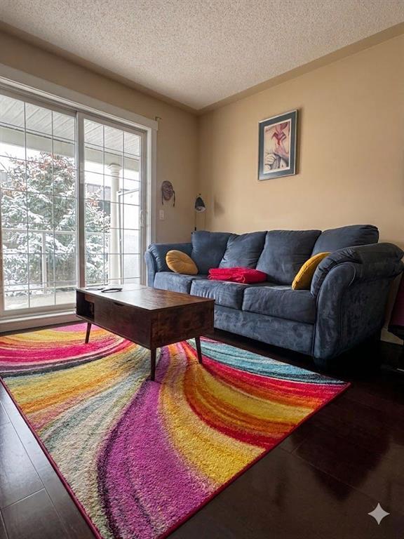 Picture for 318, 2233 34 Avenue SW