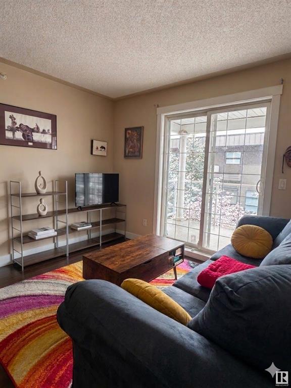 Picture for 318, 2233 34 Avenue SW