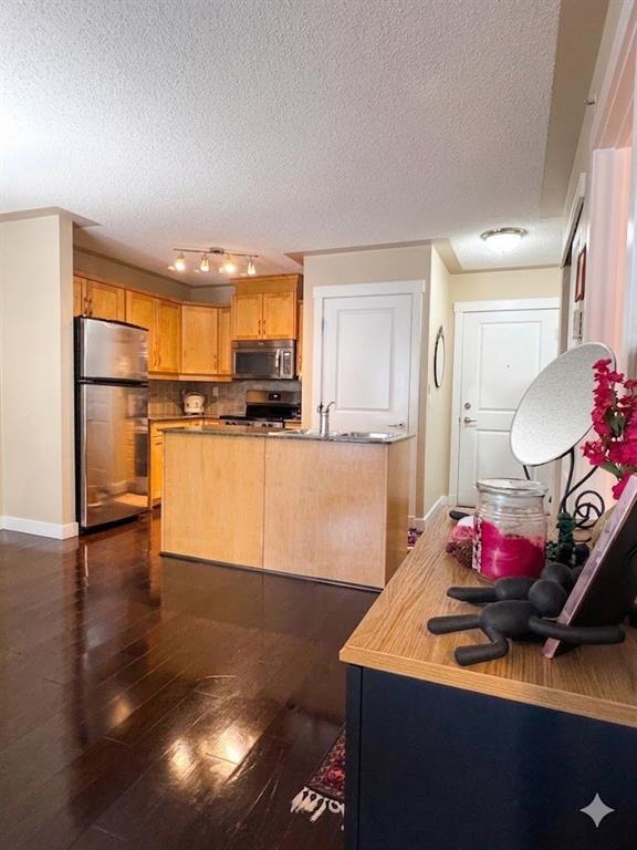 Picture for 318, 2233 34 Avenue SW