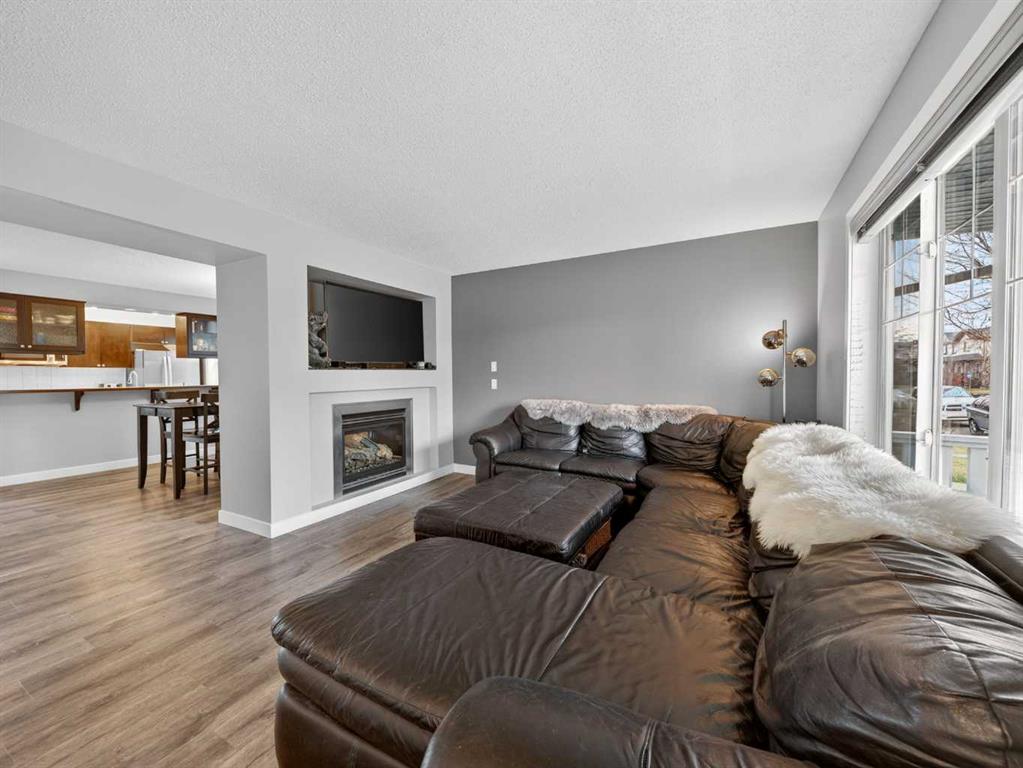 Picture for 70 Bridlecrest Manor SW