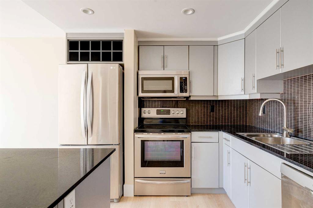 Picture for 301, 410 1 Avenue NE