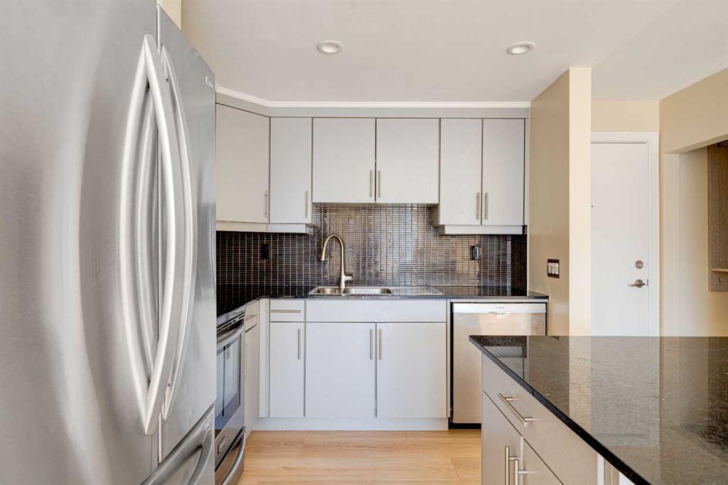 Picture for 301, 410 1 Avenue NE