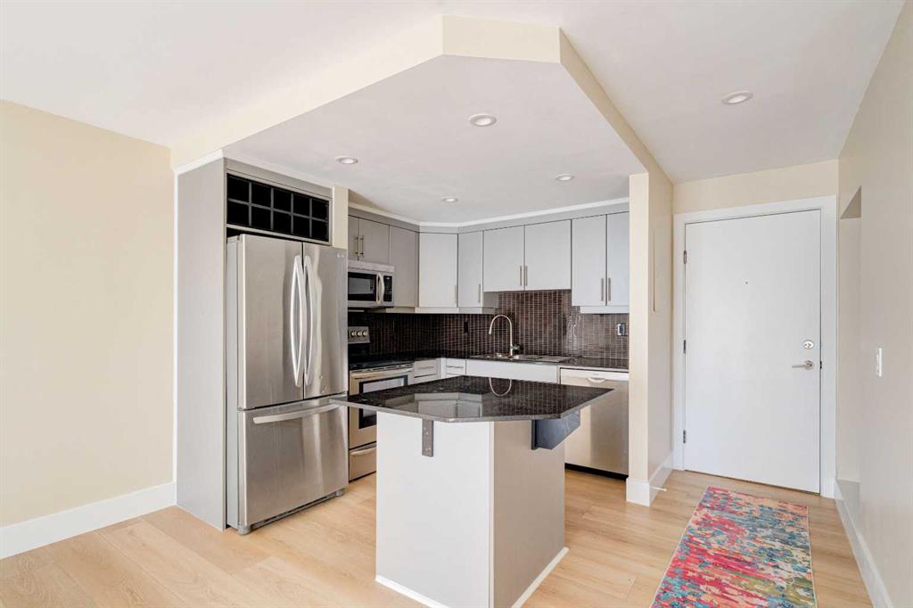 Picture for 301, 410 1 Avenue NE