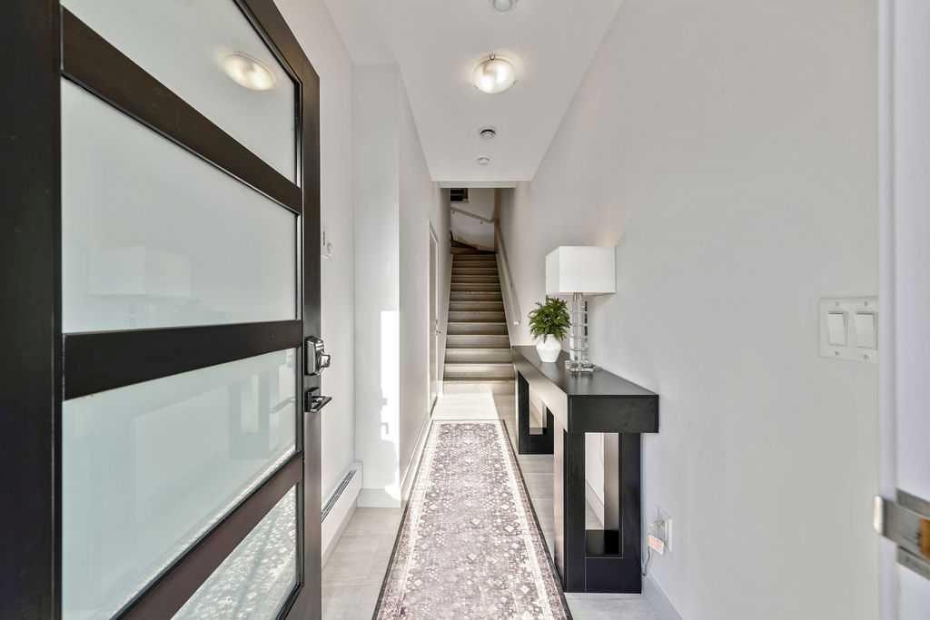 Picture for 102, 81 Greenbriar Place NW