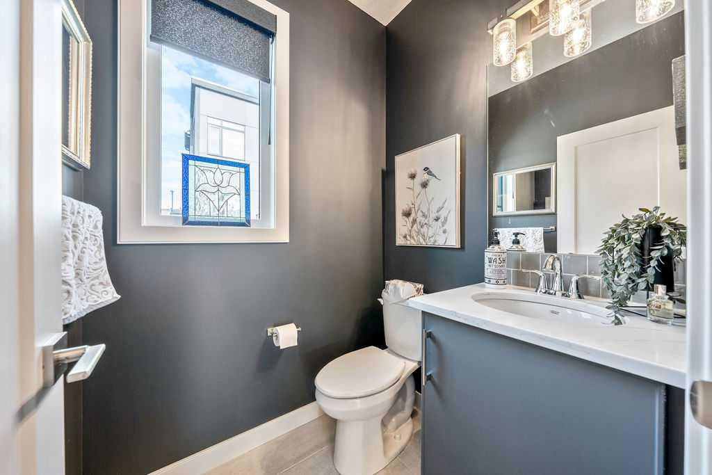 Picture for 102, 81 Greenbriar Place NW