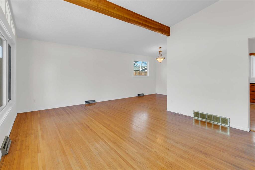 Picture for 827 Maplewood Crescent SE