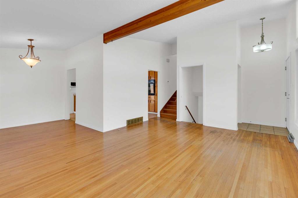 Picture for 827 Maplewood Crescent SE
