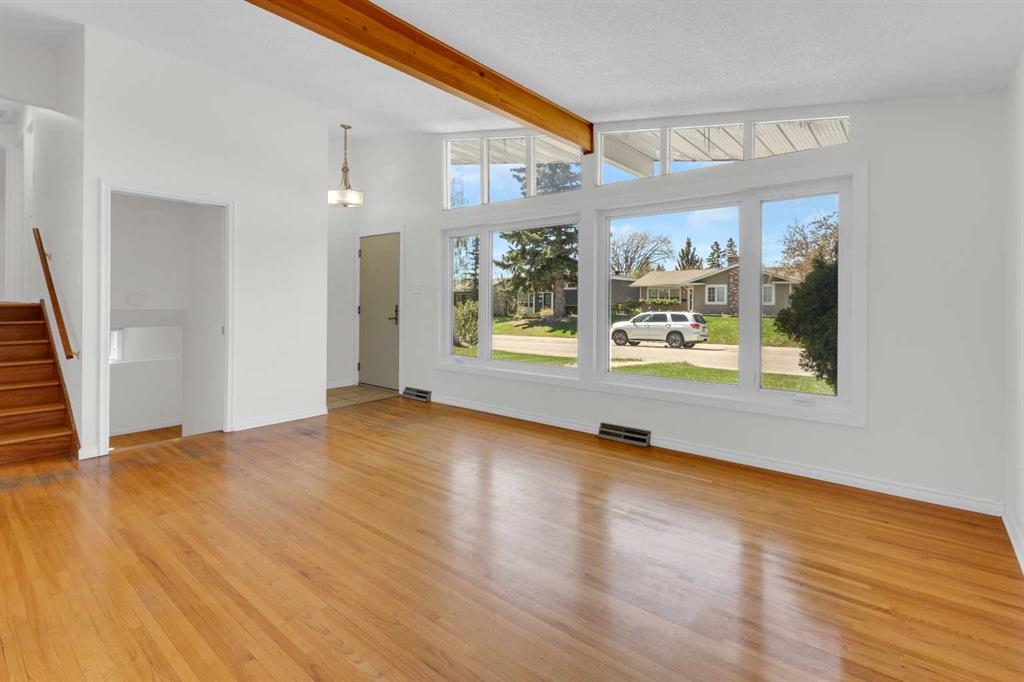 Picture for 827 Maplewood Crescent SE
