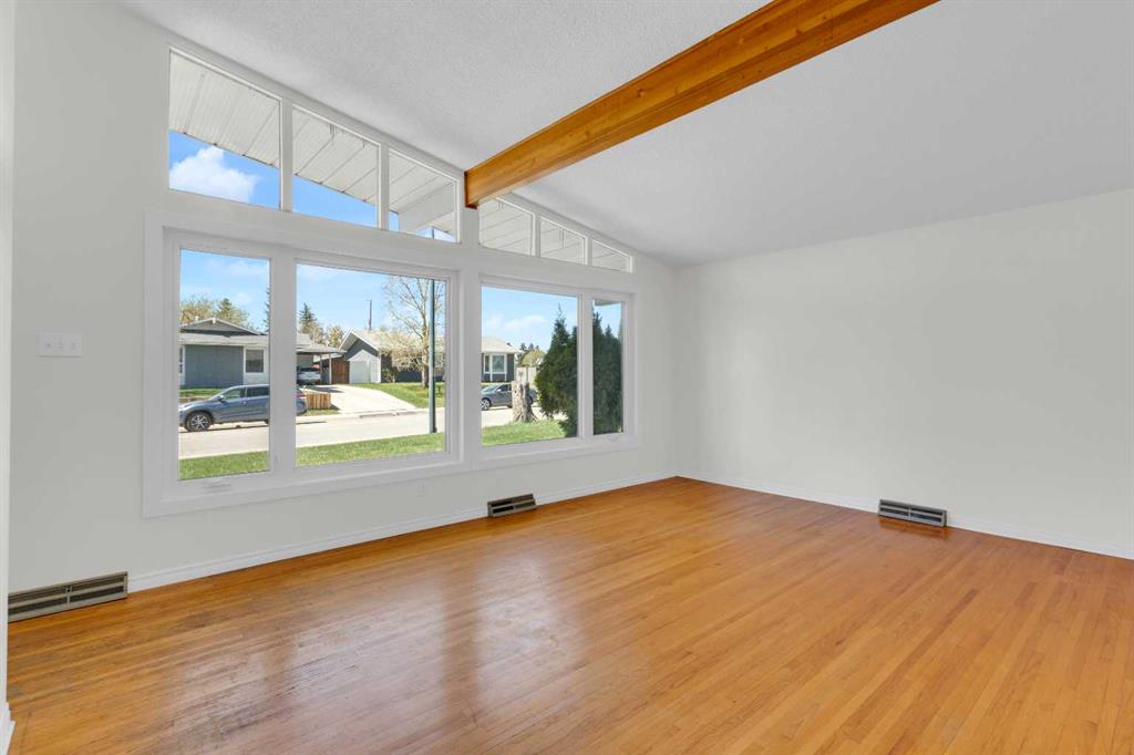 Picture for 827 Maplewood Crescent SE