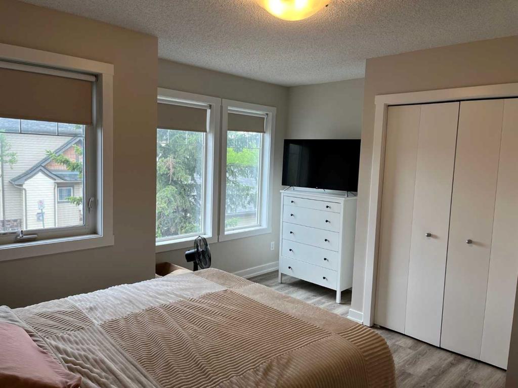Picture for 303, 2445 Kingsland Road SE