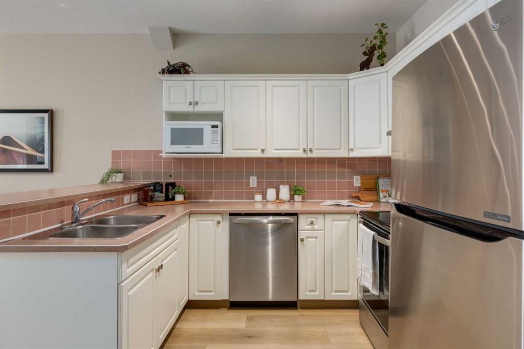 Picture for 203, 2134 Kensington Road NW