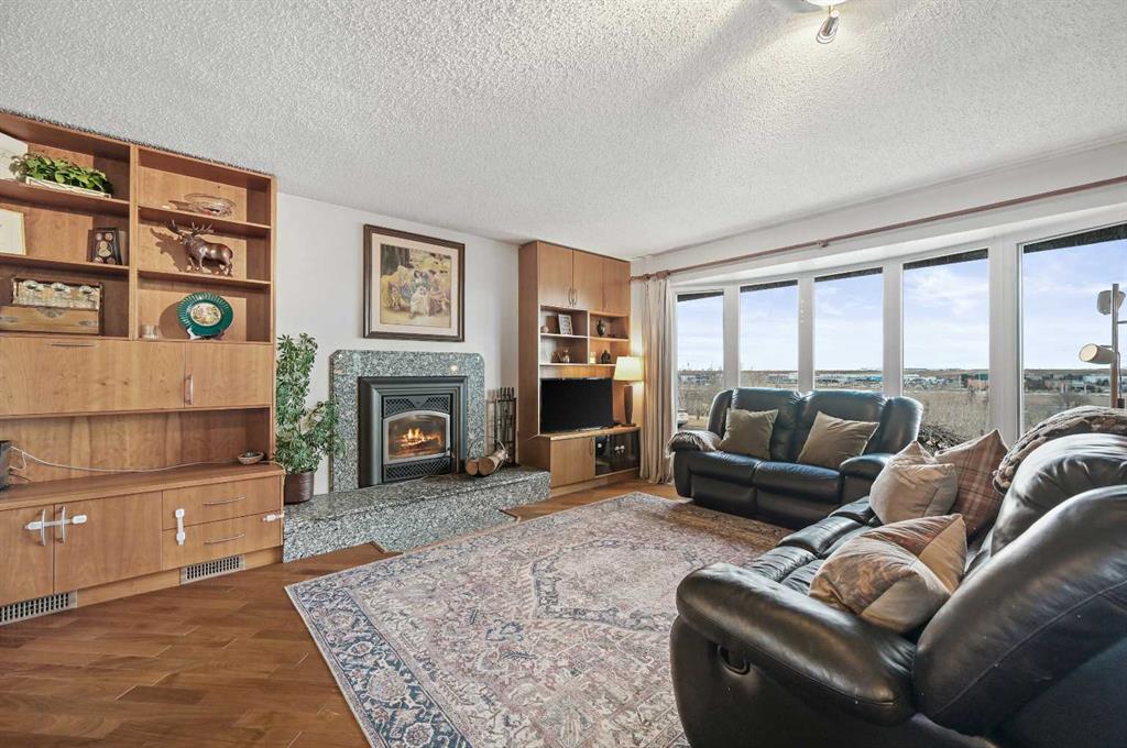 Picture for 719 Blackthorn Road NE