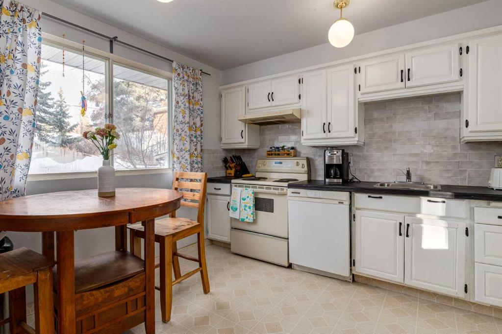 Picture for 744 Hunterston Crescent NW