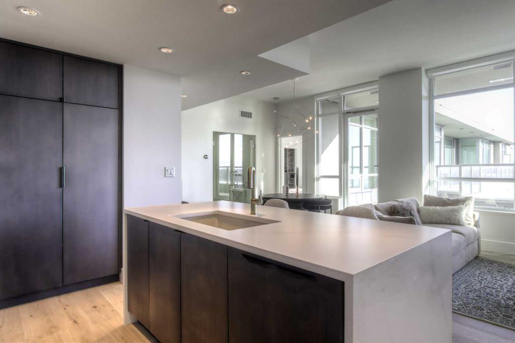 Picture for 807, 46 9 Street NE