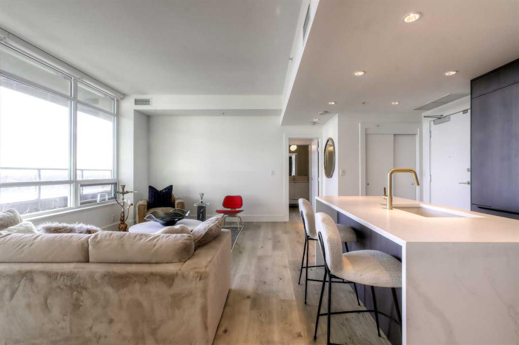 Picture for 807, 46 9 Street NE