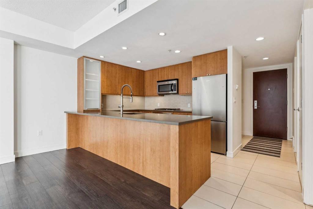 Picture for 605, 1118 12 Avenue SW