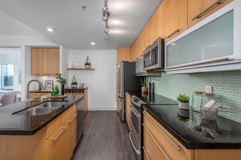 Picture for 1703, 215 13 Avenue SW