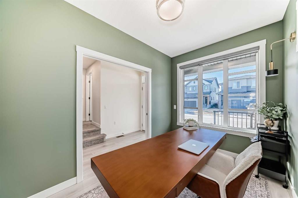 Picture for 513 Chinook Gate Square SW