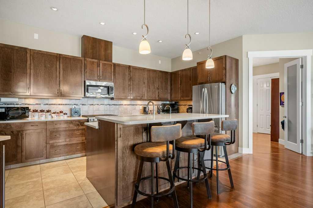 Picture for 404, 4 Hemlock Crescent SW