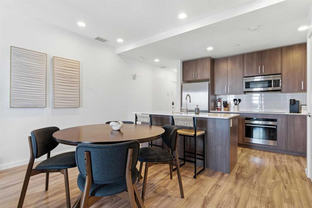 Picture for 305, 1629 38 Street SW