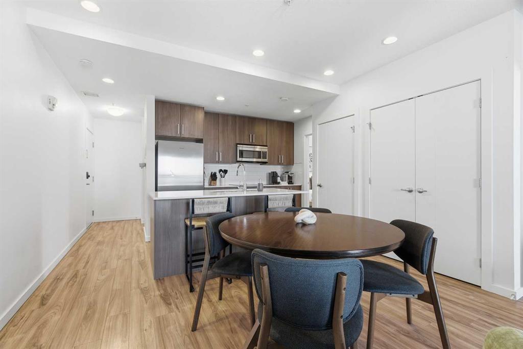 Picture for 305, 1629 38 Street SW