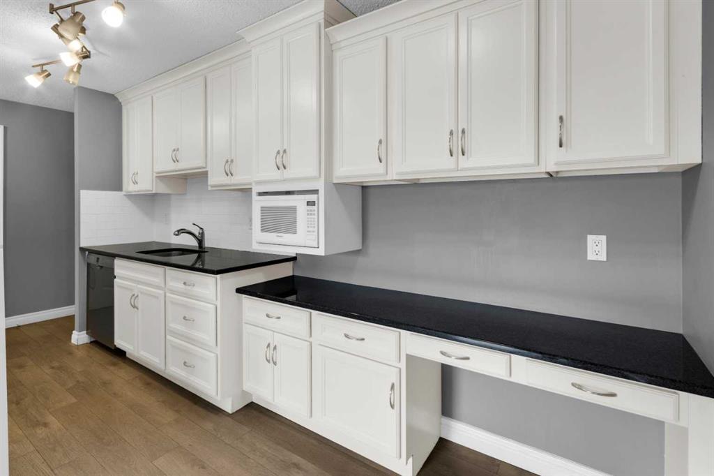 Picture for 210, 1602 11 Avenue SW