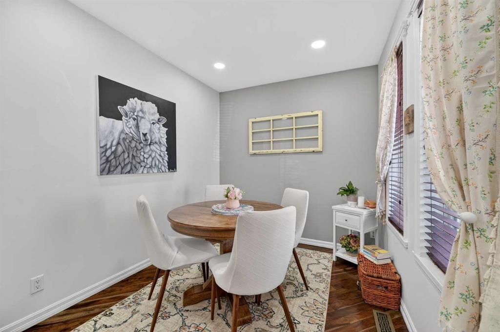 Picture for 127 27 Avenue NE