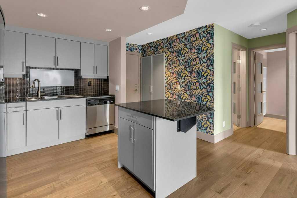 Picture for 201, 410 1 Avenue NE