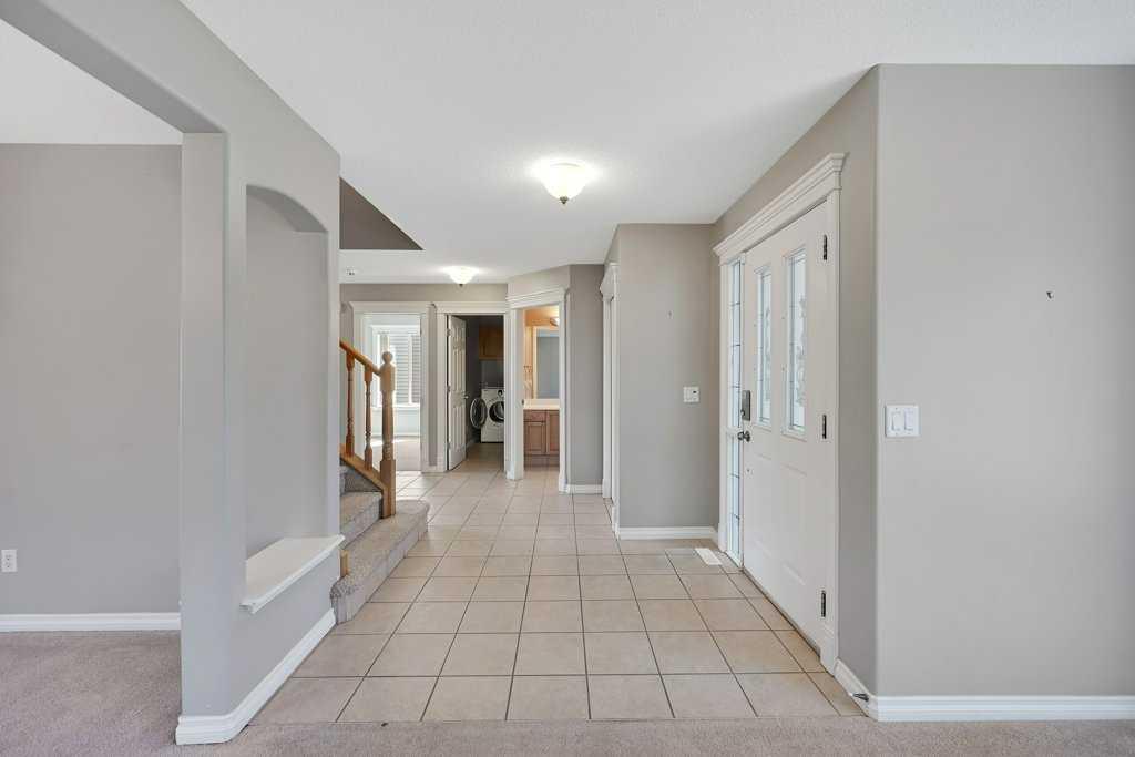 Picture for 8 Valley Creek Crescent NW
