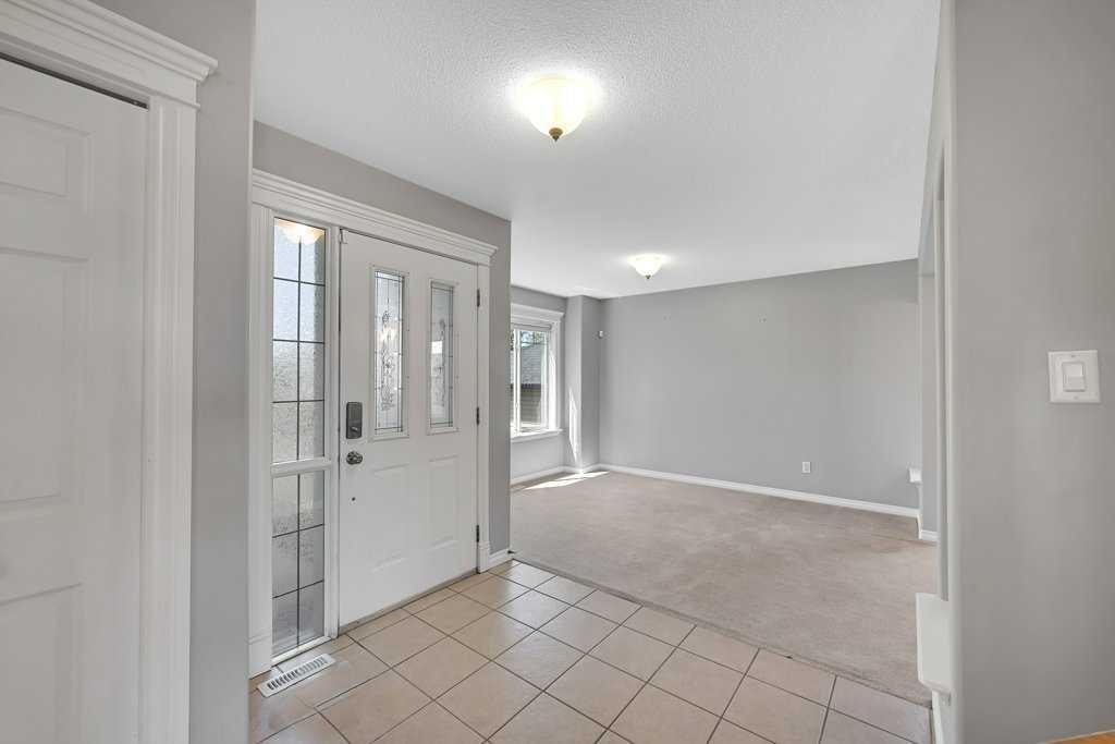 Picture for 8 Valley Creek Crescent NW