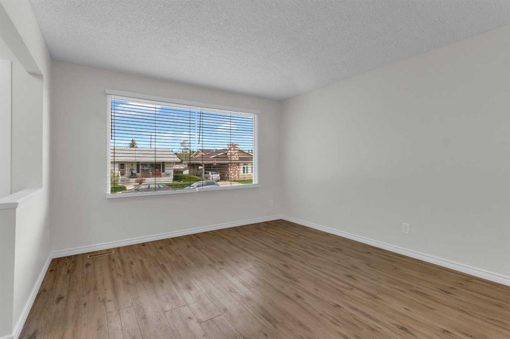 Picture for 452 Queen Alexandra Way SE
