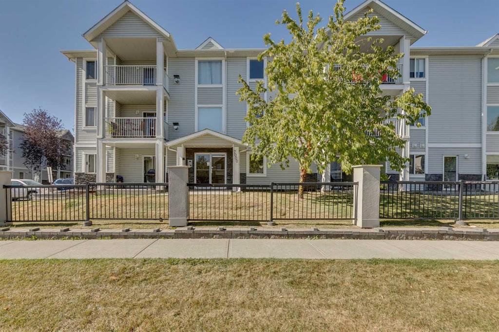 Picture for 301, 7301 Valleyview Park SE