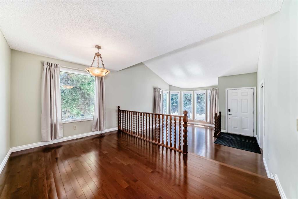 Picture for 55 Woodstock Way SW